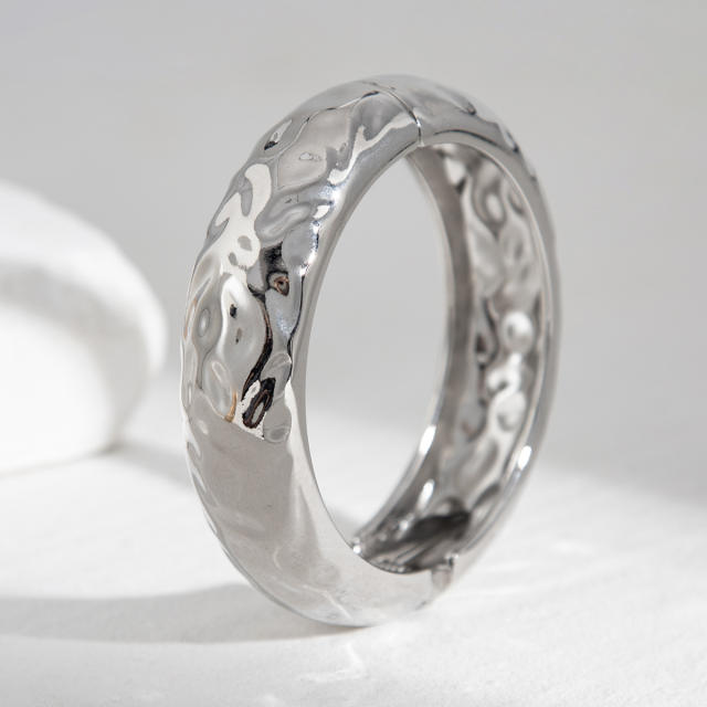 Hammer patttern chunky metal bangle bracelet set
