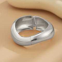 Chunky wave bangle metal bangle set