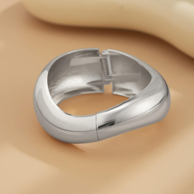Chunky wave bangle metal bangle set
