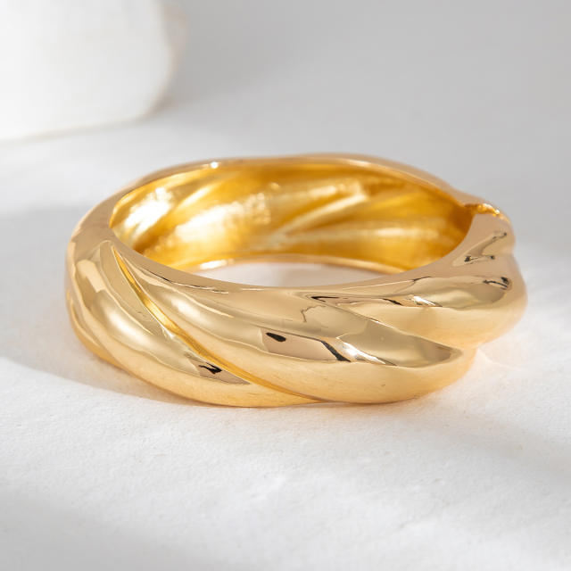 Chunky metal imitation pearl twist spring buckle bangle bracelet