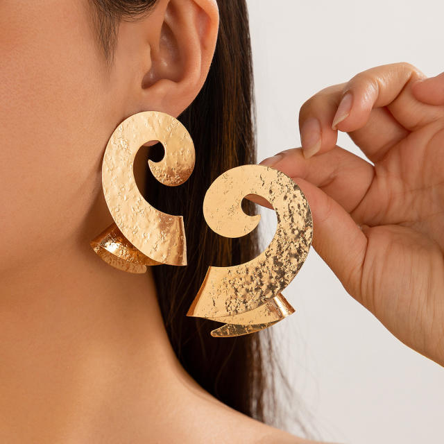 Personalized Metal Geometric Texture Hollow Earrings for Women Irregular Twisted Gapped earrings