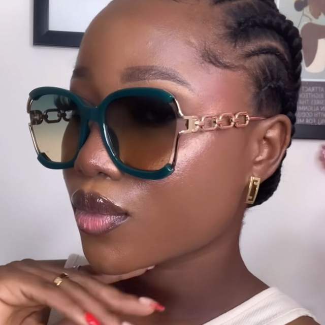 Generous frame chain sunglasses 2024  women's fashion  sunglasses