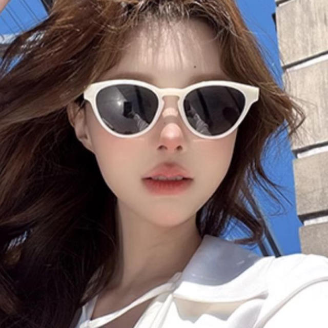 Small Frame Cat's Eye Sunglasses