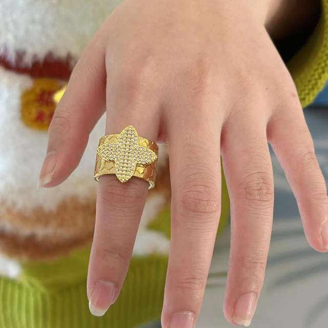 Chunky gold plated copper full diamond clover finger rings