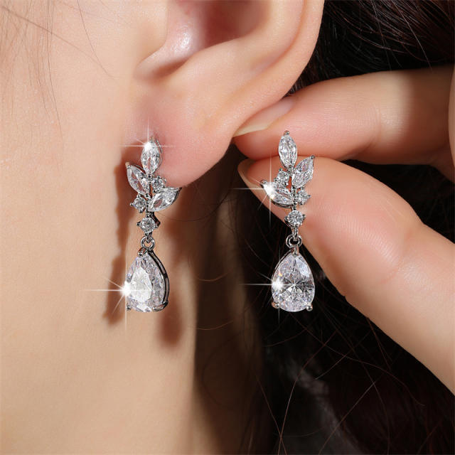 New wedding jewelry sweet pear-shaped water drop zircon earrings wedding dinner bridal earrings for women