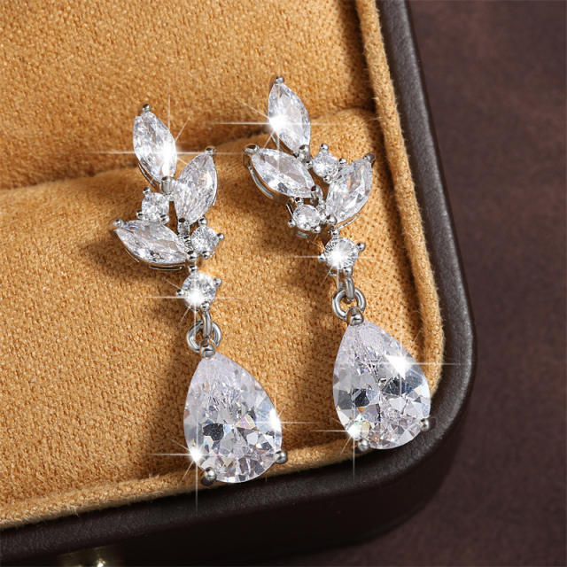 New wedding jewelry sweet pear-shaped water drop zircon earrings wedding dinner bridal earrings for women