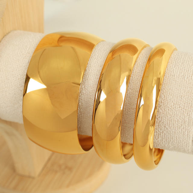 Glossy mirror design titanium steel metal texture couple bracelet large smooth exaggerated design high-end ladies jewelry