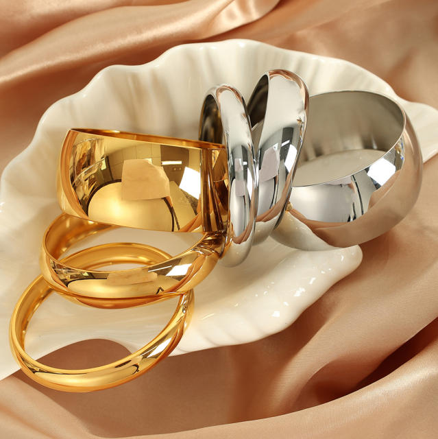 Glossy mirror design titanium steel metal texture couple bracelet large smooth exaggerated design high-end ladies jewelry