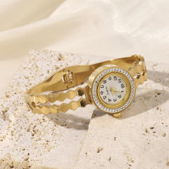 Stainless Steel Bracelet Chain Watch Hollow-out Diamond Temperament Girl's watch