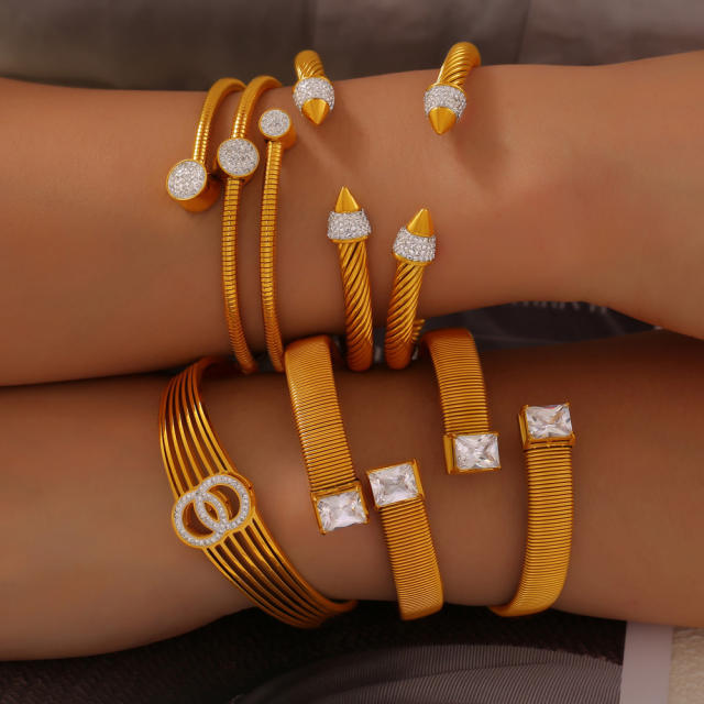 Luxury Elegant diamond statement Geometric Texture Titanium Steel Plated 18K Gold bangle collection