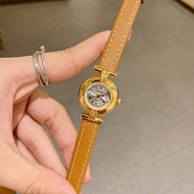 New small gold watch light luxury retro small dial women's watch steel band watch