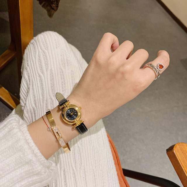 New small gold watch light luxury retro small dial women's watch steel band watch