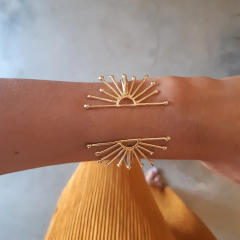 Stainless Steel Sunflower Hollow cuff bangle Ins Cold Style Light Luxury High-grade stainless steel bangle