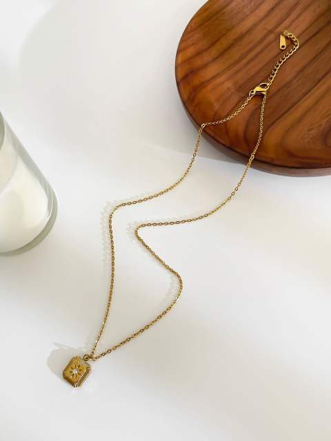 Dainty single diamond sttement heart block pendant stainless steel necklace