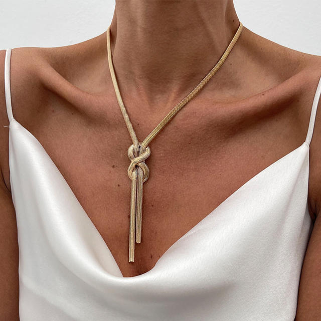 Hip-Hop Metallic Flat Snake Bone Chain Necklace Ins Cold Style Knot Chain necklace