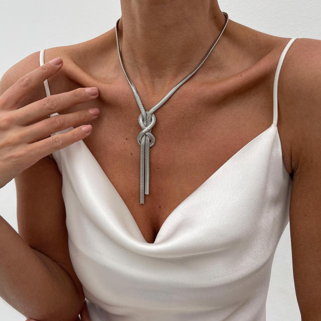 Hip-Hop Metallic Flat Snake Bone Chain Necklace Ins Cold Style Knot Chain necklace