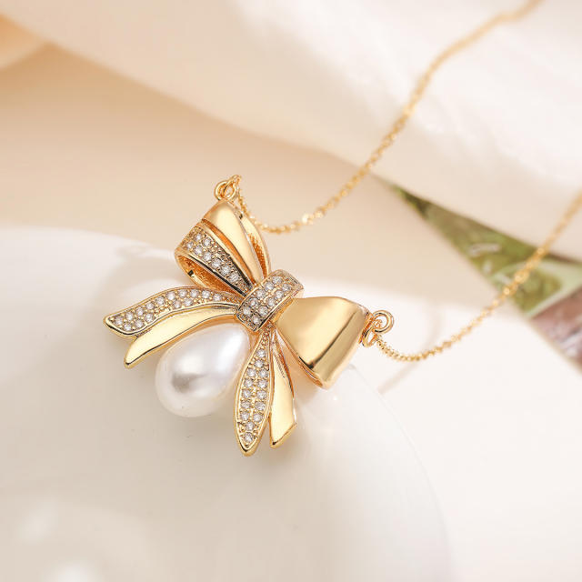 Hot Sale Copper Plated 18K Gold Zircon Bow Pearl Pendant Necklace