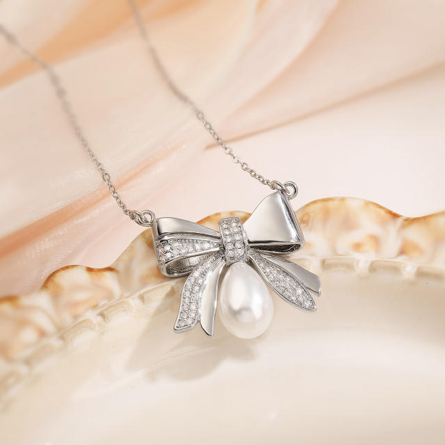 Hot Sale Copper Plated 18K Gold Zircon Bow Pearl Pendant Necklace