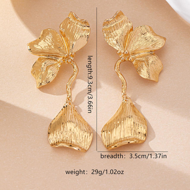Exaggerated leaf design alloy gold earrings