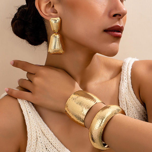 Geometric Hammer Pattern cuff bangle suit Exaggerated Luxury alloy Jewelry suit