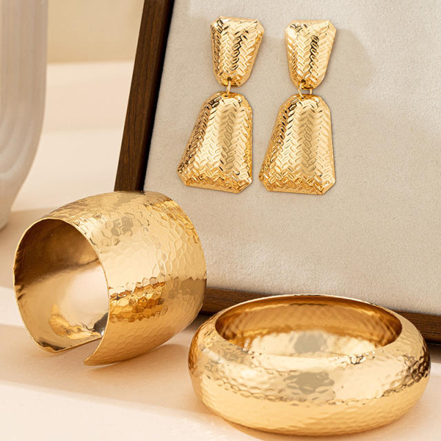 Geometric Hammer Pattern cuff bangle suit Exaggerated Luxury alloy Jewelry suit