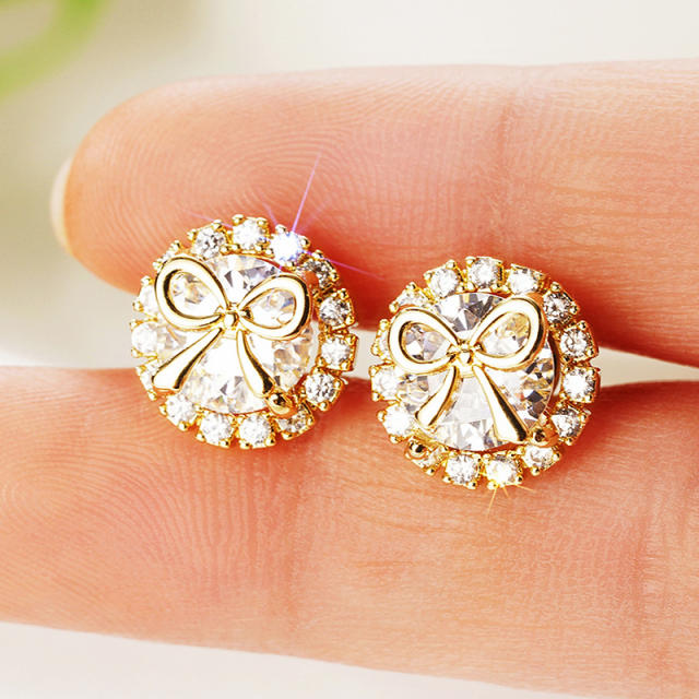 Sweet round shape diamond studs earrings with bow
