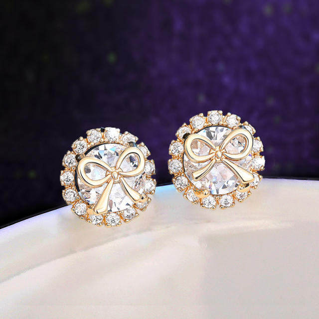Sweet round shape diamond studs earrings with bow