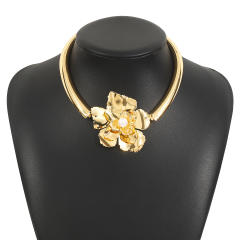 Chunky gold silver metal flower big choker necklace earrings set