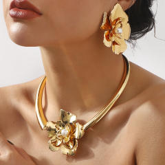 Chunky gold silver metal flower big choker necklace earrings set