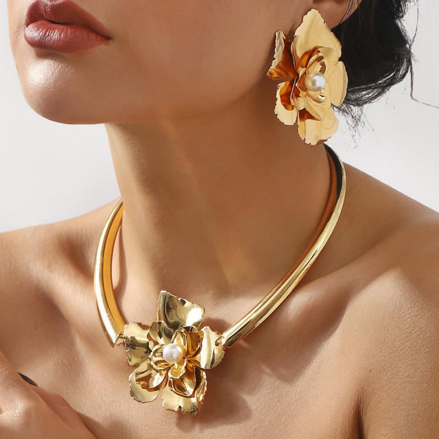 Chunky gold silver metal flower big choker necklace earrings set