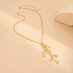 Fashion cross pendant alloy necklace