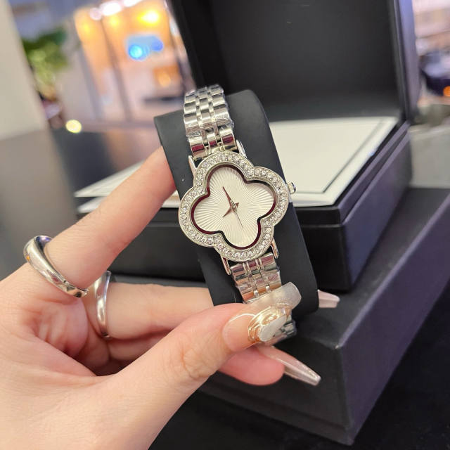 New four-leaf clover star full diamond dial fashion ladies steel band watch