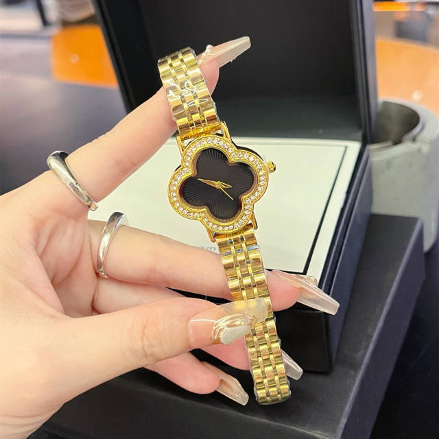 New four-leaf clover star full diamond dial fashion ladies steel band watch