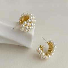 C- shaped pearl earrings female S925 needle simple personalized ear jewelry