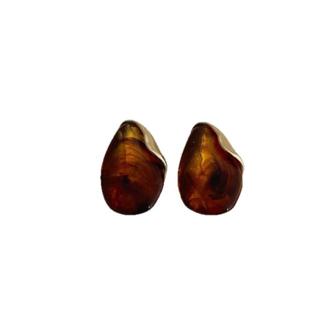 Elegant Amber Resin Earrings Women's Light Luxury Metal Stitching Earrings