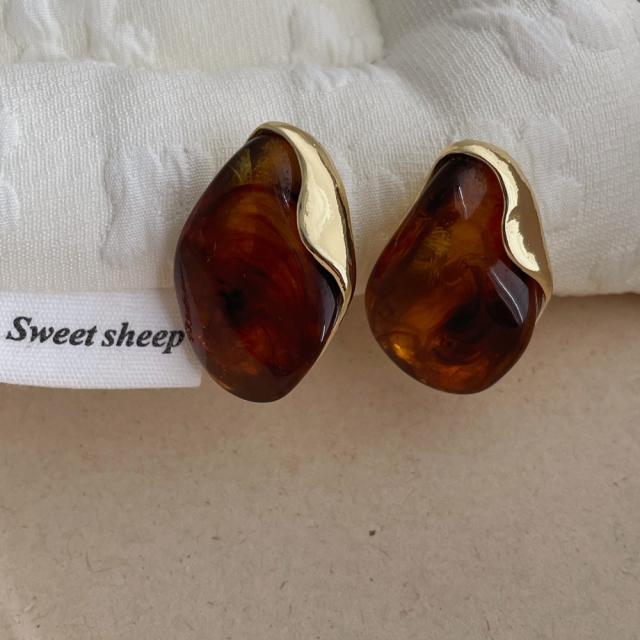 Elegant Amber Resin Earrings Women's Light Luxury Metal Stitching Earrings