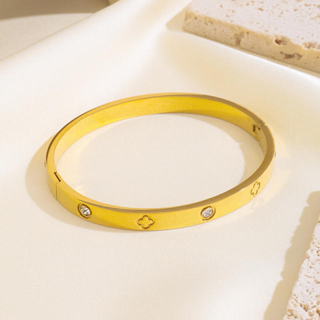 18KG classic hollow clover nail pattern stainless steel bracelet bangle