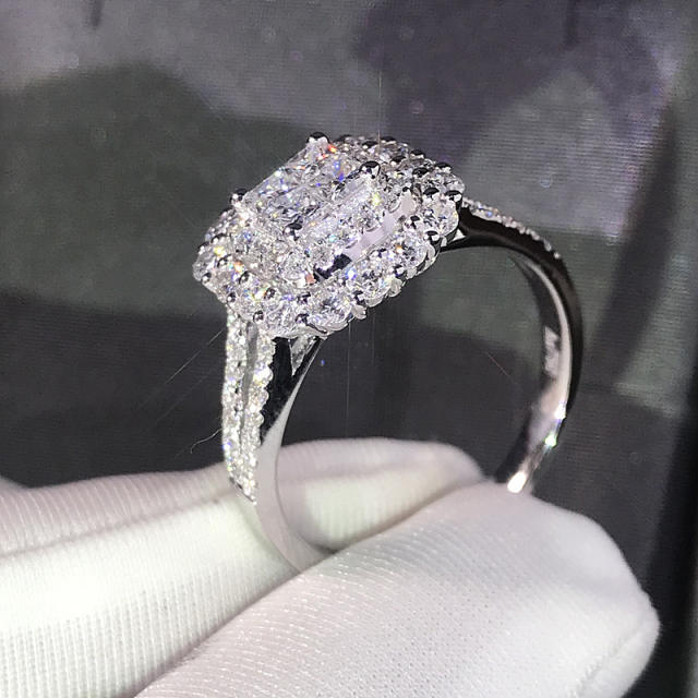 Classic women's micro-inlaid zircon wedding ring