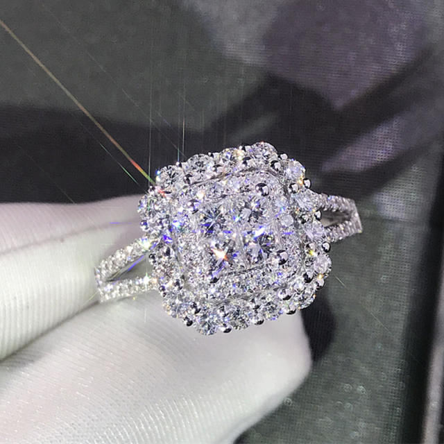 Classic women's micro-inlaid zircon wedding ring