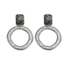Vintage hammer pattern circle stainless steel earrings