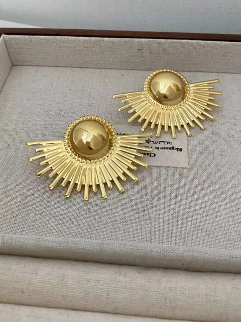Hammering pattern five petal flower fan shape earrings electroplated 18K gold earrings