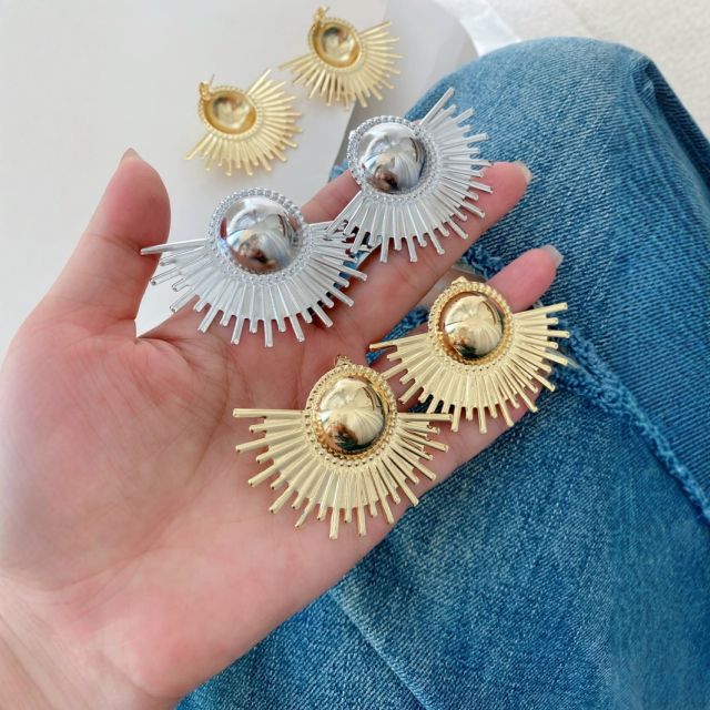 Hammering pattern five petal flower fan shape earrings electroplated 18K gold earrings