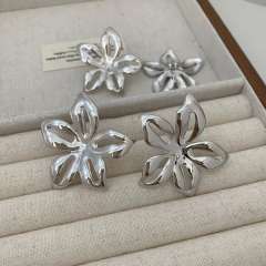 Hollow four-leaf five-leaf flower 18k gold plating copper all-match earrings