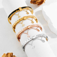 Classic four-leaf flower chain buckle bracelet stainless steel bangle