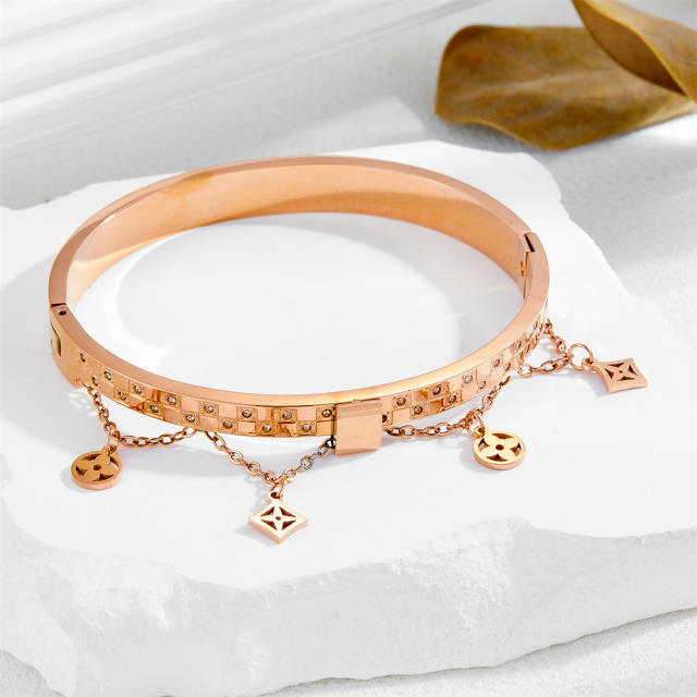 Classic four-leaf flower chain buckle bracelet stainless steel bangle