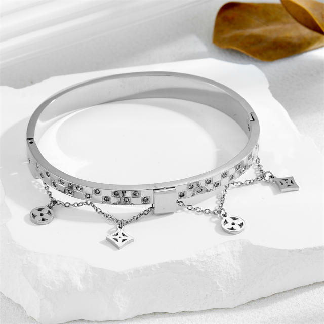 Classic four-leaf flower chain buckle bracelet stainless steel bangle