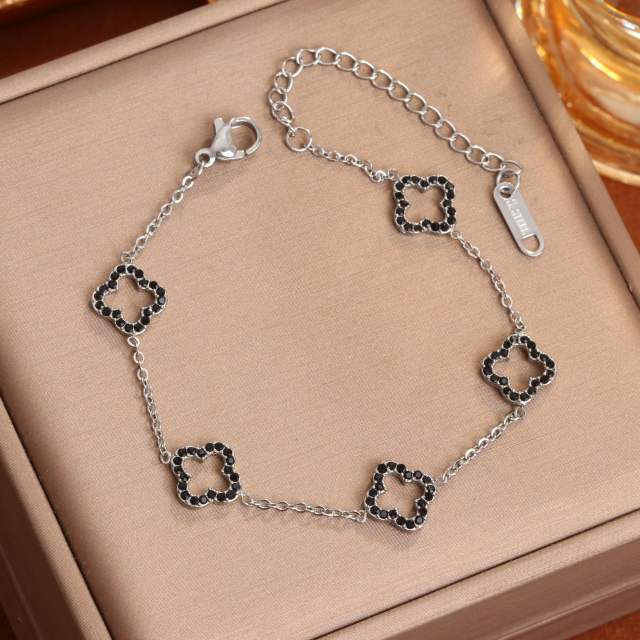 New Hollow Four-leaf Flower Diamond Four-leaf Clover Bracelet stainless steel bracelet