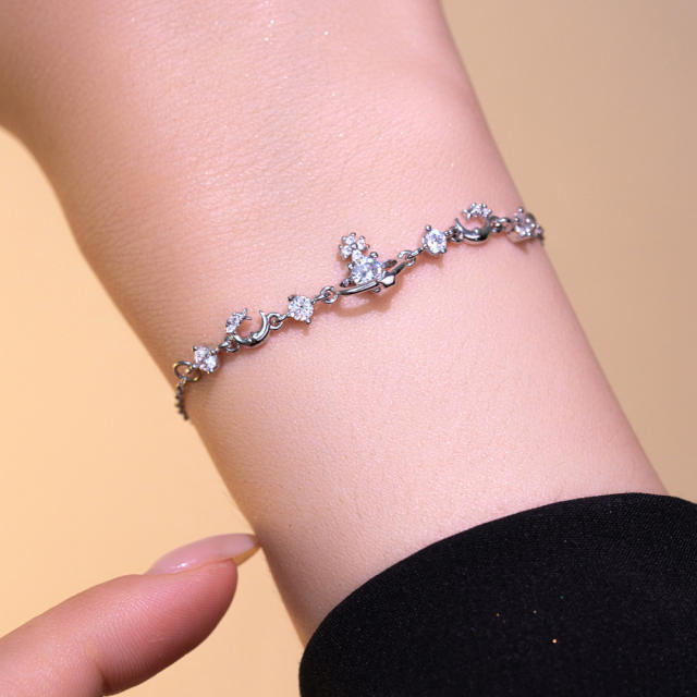 Ultra-Shiny Zircon Exquisite Diamond Saturn Design Bracelet