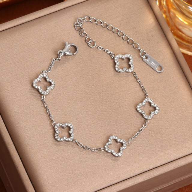 New Hollow Four-leaf Flower Diamond Four-leaf Clover Bracelet stainless steel bracelet