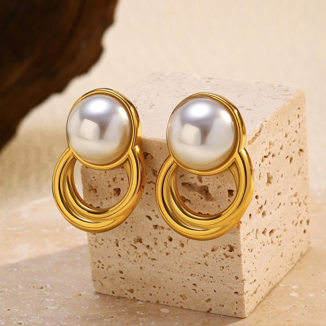 Elegant pearl inlaid geometric circle stainless steel earrings